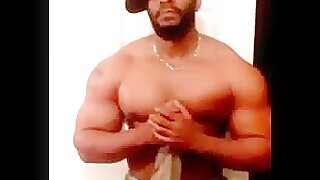 Lerone (Rocksolid) Pecs bounce
