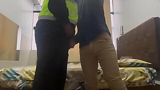 Policia lime&ntilde;o folla a jovencito por el culo