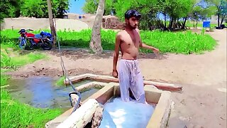 CUTE DESI TUBWELL TWINK WITH WET VPL