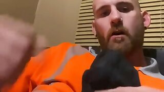 Wanks and spunks on his boxer