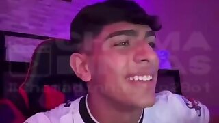 Punheteiro safado goza pro fake