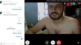 Mae de Costa Rica enseña su pinga por webcam