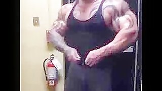 Dillon Williamson Flexing